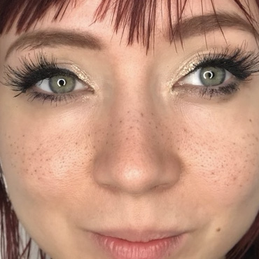 faux-freckles-permanent-makeup freckles just after treatment