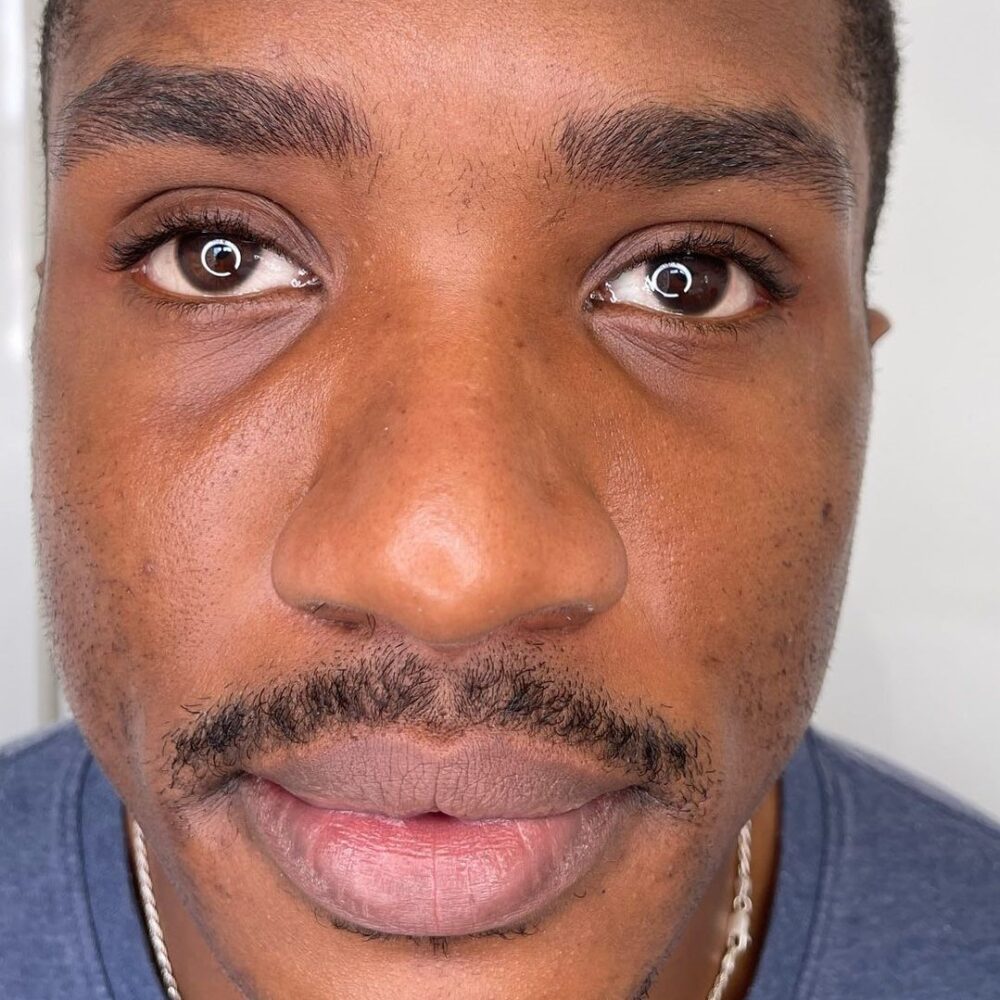 Microblading brows for men