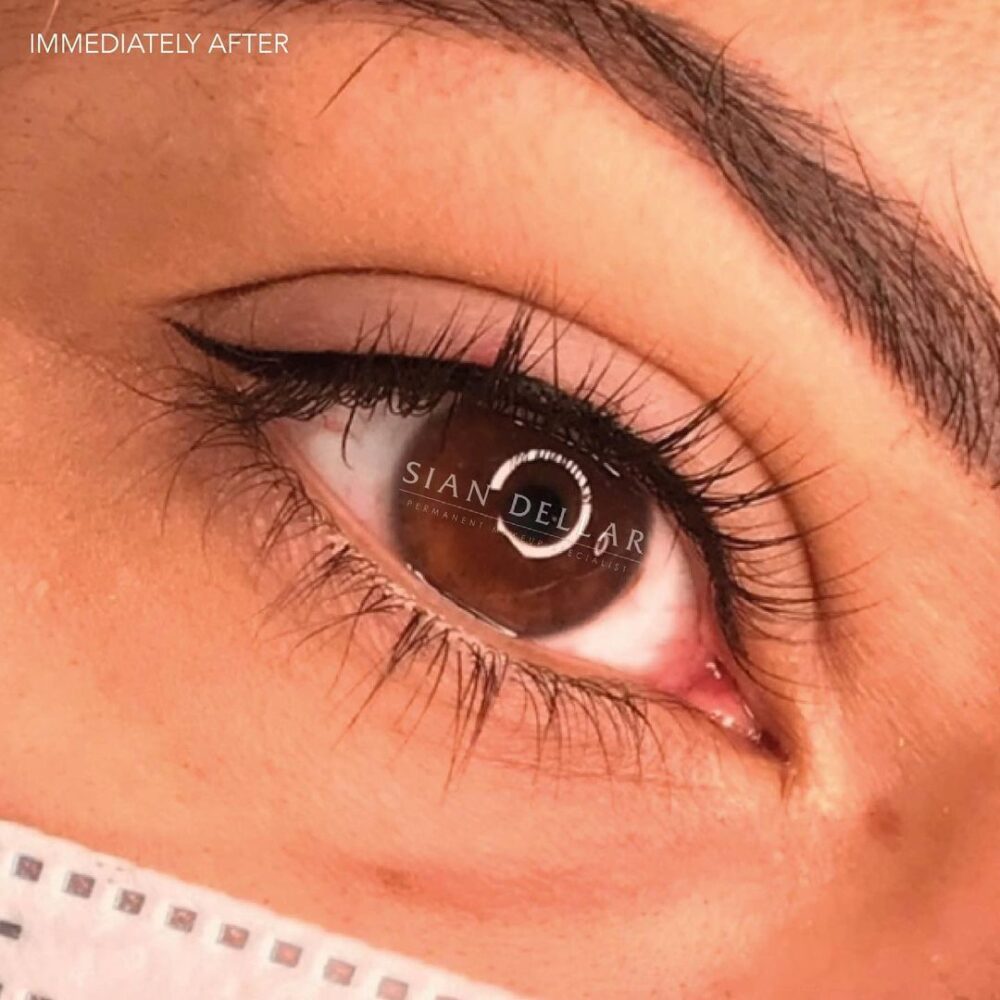 Permanent eyeliner top lash enhances the eyes